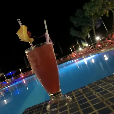 Vandrarhem Santorini & *